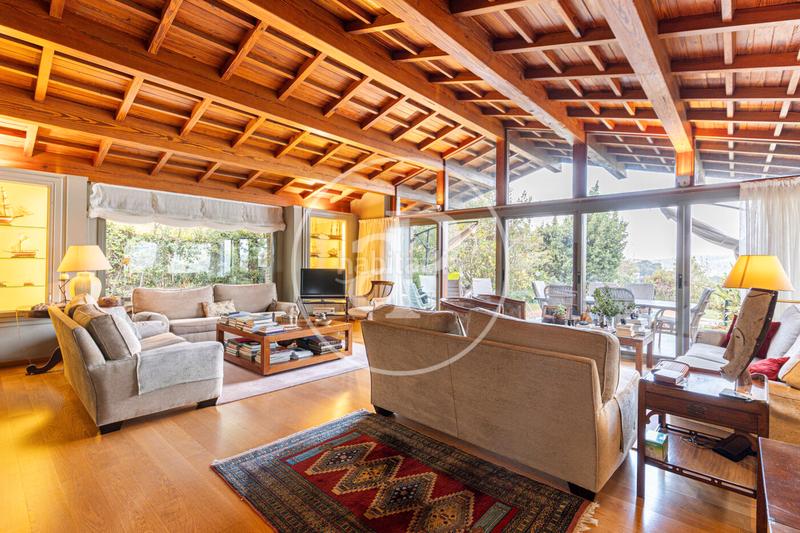 Foto ddbd0d9d-9f3a-4652-8b3e-b453ebee9c89. Casa con riscaldamento parcheggio piscina in Vallvidrera - Tibidabo - Les Planes Barcelona