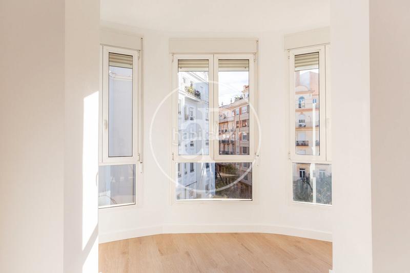 Foto eed2321c-bfeb-4746-91b2-f6f0db97c4ce. Alquiler piso  en alquiler en leixample en Gran Via Valencia