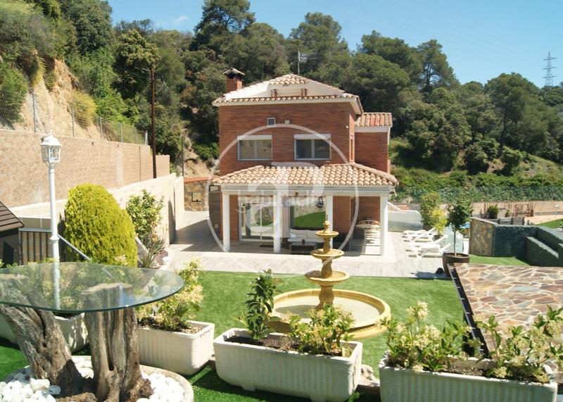 Foto 44dafe98-da75-46e4-817d-226587a96448. Casa  en venta en Alella