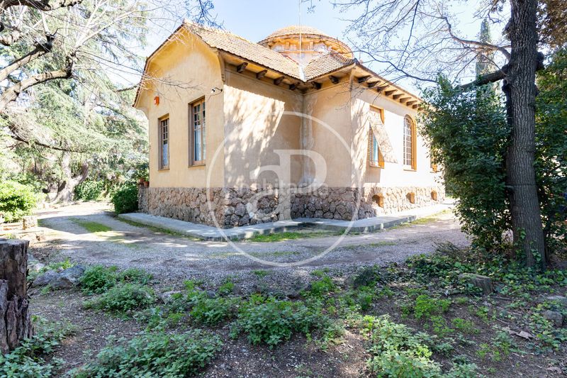 Foto c1403c71-0421-4716-8b76-effee02b7601. Casa amb calefacció aparcament a Eixample Sant Cugat del Vallès
