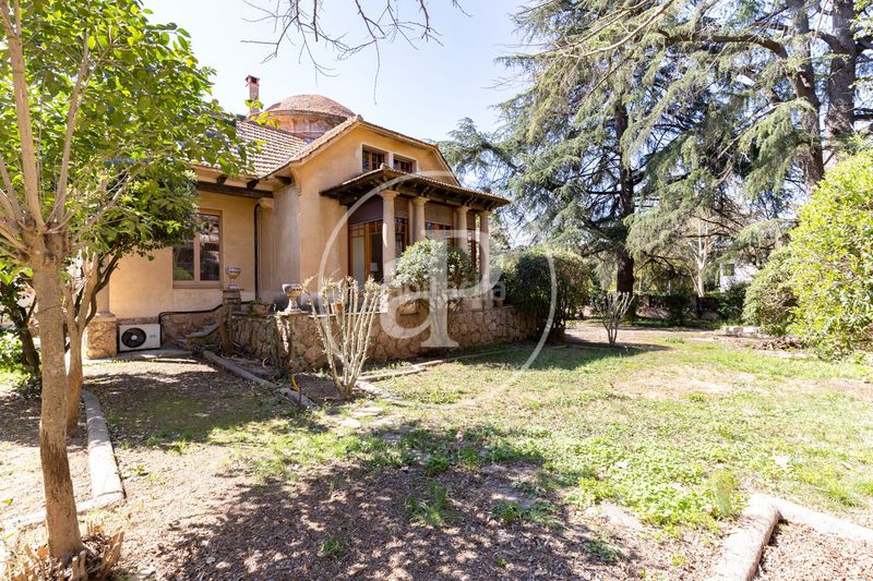 Foto faff64e8-9bfb-4473-97b1-1487a3ba94ec. Casa amb calefacció aparcament a Eixample Sant Cugat del Vallès