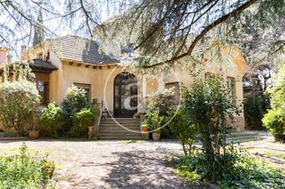 Casa  Carrer d'àngel guimerà. Exclusiva casa en venta de estilo novecentista con vistas al gol
