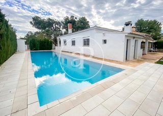 Casa a Turís. Chalet independiente en venta en turís
