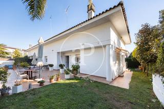 Casa adossada a Teià. Casa en venta en teià