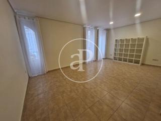 Affitto Appartamento  Carrer de martí. Piso en alquiler en gran vía