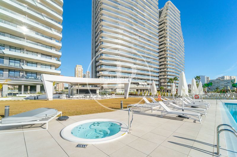 Foto 2257d737-2de4-4001-9697-3a6d4efe1bca. Pis amb calefacció aparcament piscina a Playa Poniente Benidorm