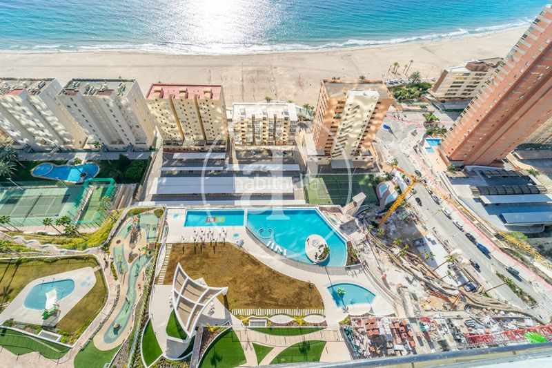 Foto 2d5dc49f-4901-4a4e-a1ab-c5410a2efe31. Pis amb calefacció aparcament piscina a Playa Poniente Benidorm