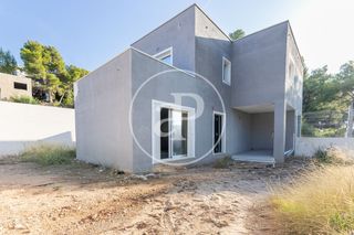 Towny house in Godelleta. Casa pareada de 3 habitaciones en venta en godelleta