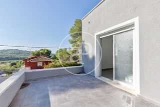 Towny house in Godelleta. Casa pareada nueva en godelleta calicanto