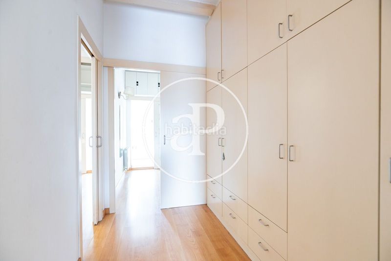 Foto 55652870-0f5b-45f2-8fa6-da43316154a1. Àtic amb calefacció a Sants Barcelona