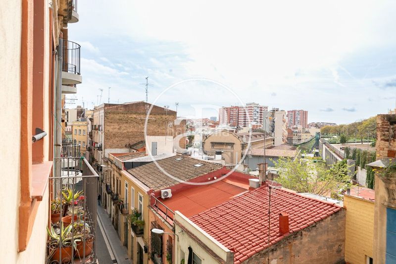 Foto 73ba8249-f5f5-43b9-8456-b862950883c4. Àtic amb calefacció a Sants Barcelona