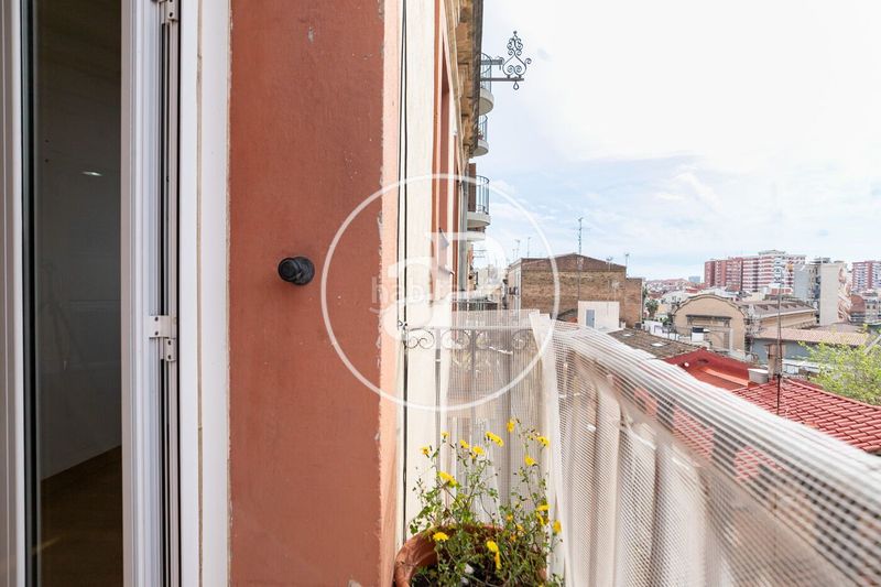 Foto ed3f5f8a-a7f6-4f8a-a661-d9b07356602c. Àtic amb calefacció a Sants Barcelona