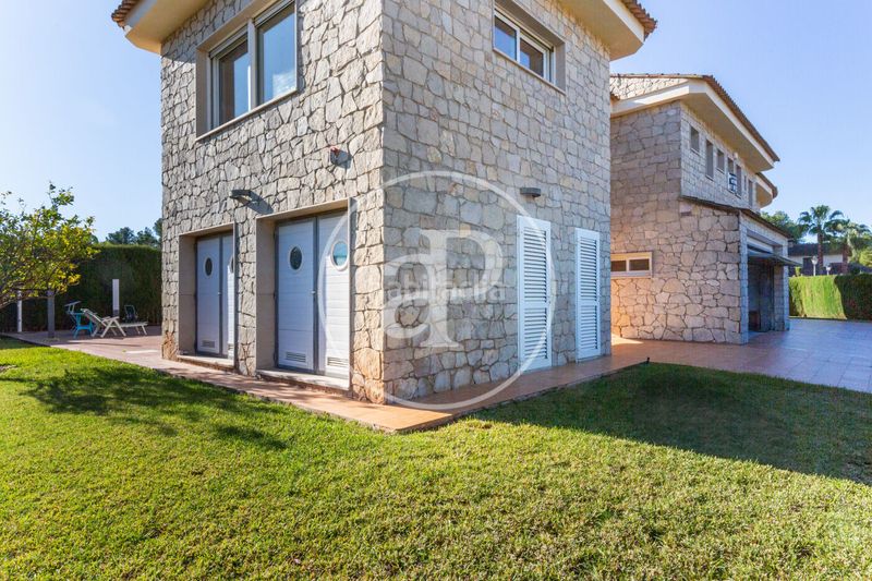 Foto 213e5b8c-9205-4852-8d14-ac5e2850582b. Casa amb calefacció aparcament piscina a Serra