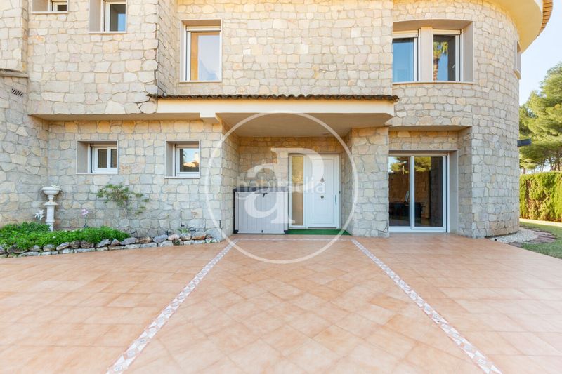Foto bc21e5bb-dd68-470a-9320-1965386156c1. Casa amb calefacció aparcament piscina a Serra