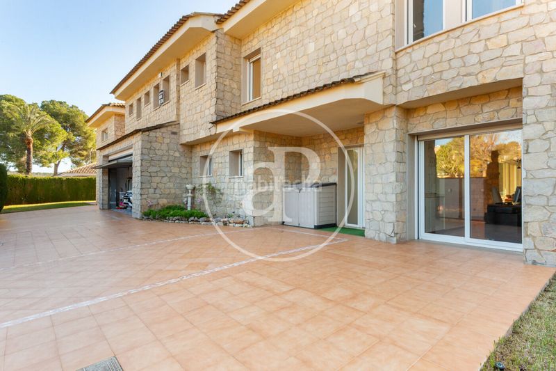 Foto dccb77a8-cb38-4e25-92f5-b4f5671f3763. Casa amb calefacció aparcament piscina a Serra