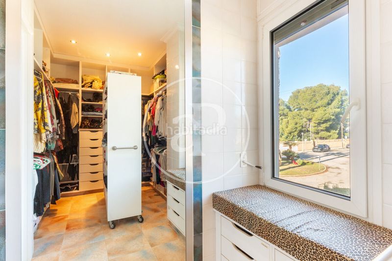Foto f0aeef9e-e7a5-4e7d-92cf-b252fc2acf11. Casa amb calefacció aparcament piscina a Serra