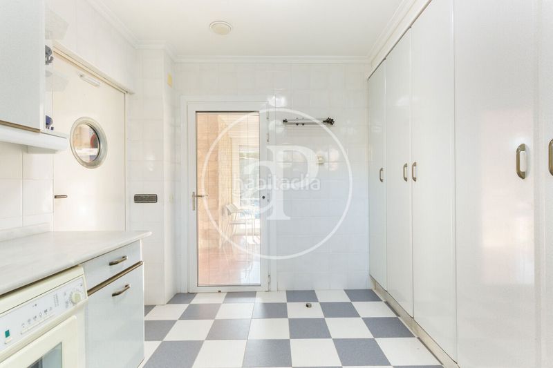 Foto f18d932e-8709-4240-b684-9a21c60741bd. Casa amb calefacció aparcament piscina a Serra