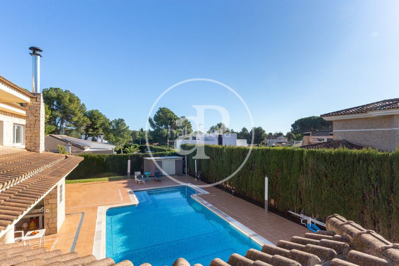 Foto f3bd452a-41a0-40f9-894f-4a1f65465d7f. Casa amb calefacció aparcament piscina a Serra
