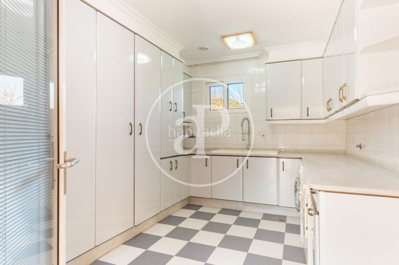 Foto fe7405fb-baed-433d-bb44-d9b57f1cb522. Casa amb calefacció aparcament piscina a Serra
