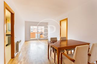 Rent Flat  Carrer de carrasco i formiguera. Piso en alquiler en coll fava