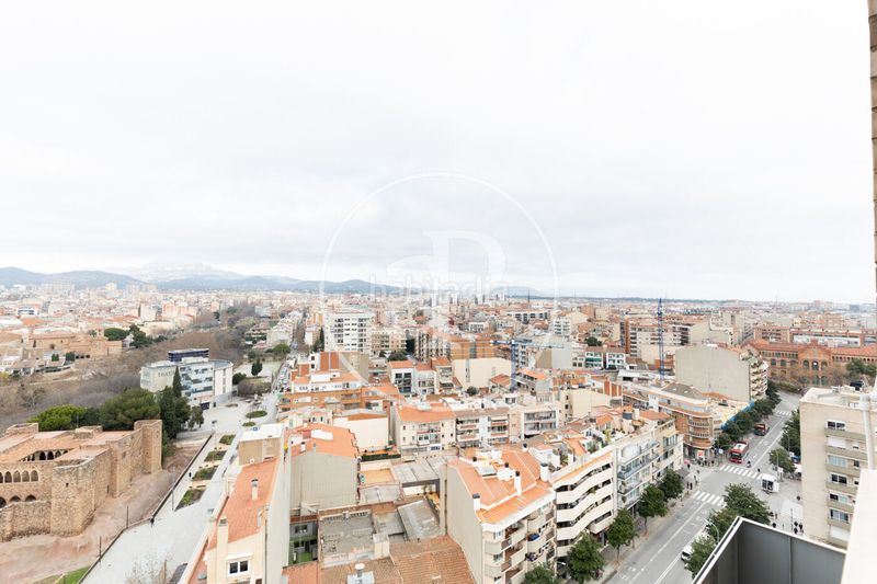 Foto 5b1e25a4-1791-484e-bcb0-515d8a948921. Dúplex amb calefacció aparcament a Cementiri Vell Terrassa