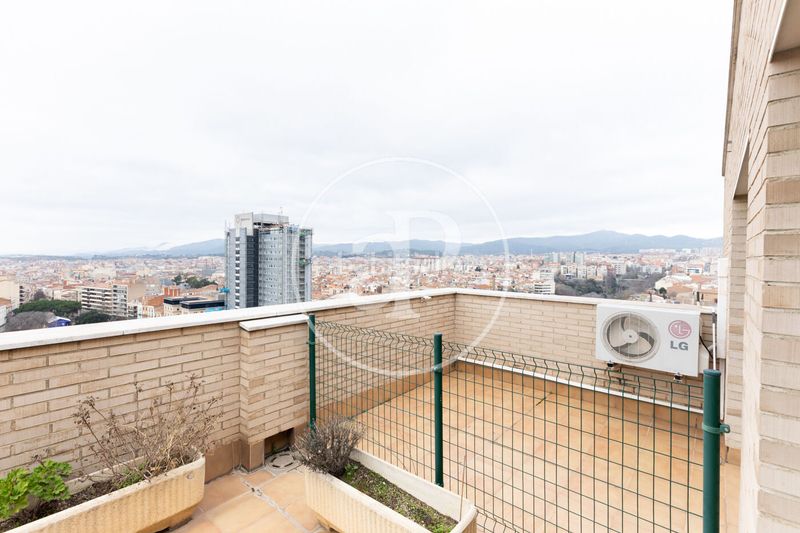 Foto 7ff97390-18d1-4661-bd39-2b61c65b43e4. Dúplex amb calefacció aparcament a Cementiri Vell Terrassa