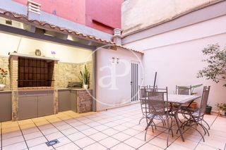 Casa aparellada  Carrer de vicente parra actor. Chalet en venta en patraix