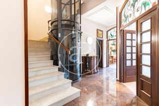 Semi detached house  Carrer de l'illa. Casa en venta en el centro de sabadell
