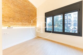 Casa adossada  Carrer de calderón. Casa en venta en sabadell