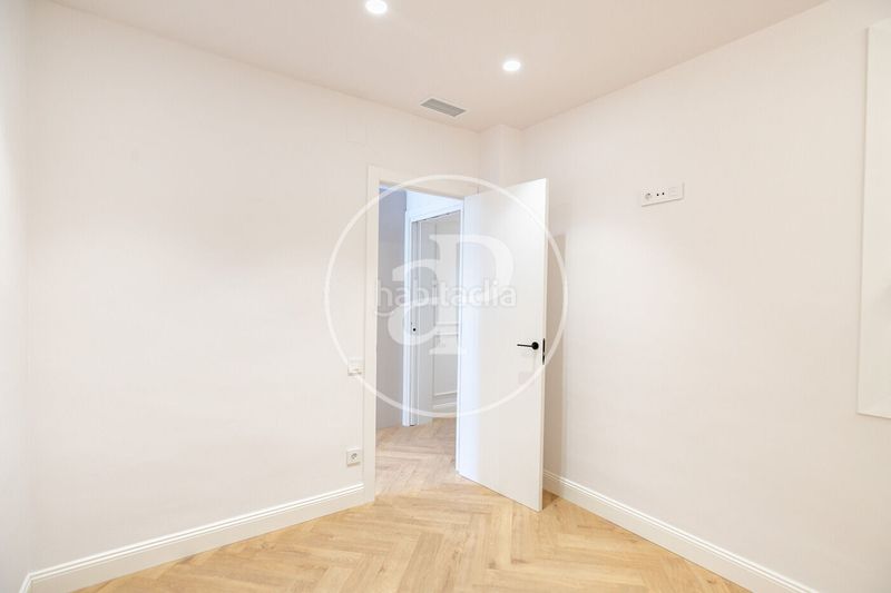 Foto f18e7ce9-7f89-4bb7-8959-f7916629a359. Pis amb calefacció a Barri de les Corts Barcelona