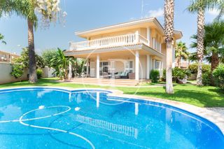 Haus  Carrer campoamor. Chalet independiente en venta en leliana