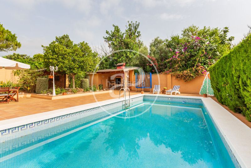 Foto b36affb2-c7fa-4c3f-bad7-4336be5196cd. Casa amb calefacció aparcament piscina a Monserrat