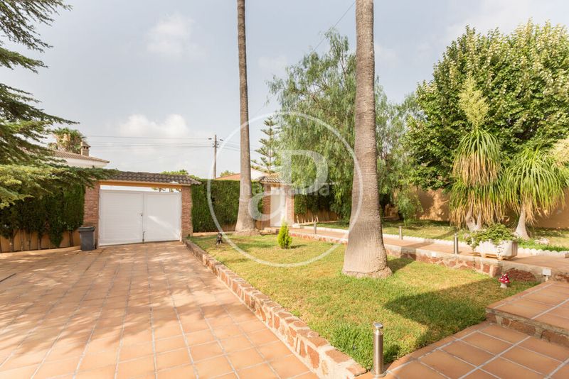 Foto ce3dc184-9228-49c7-9514-baa6e92aee50. Casa amb calefacció aparcament piscina a Monserrat