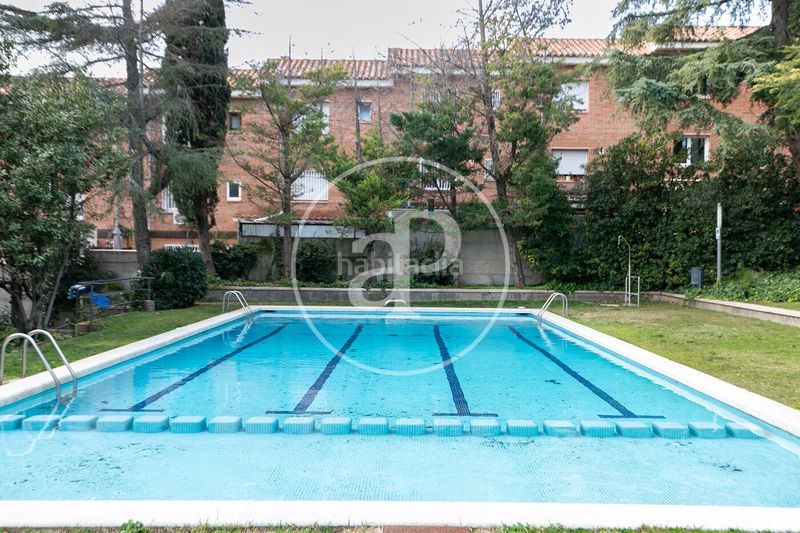 Foto 8146966f-1ff5-4c3b-9d16-74373f1a5659. Pis amb calefacció aparcament piscina a Finestrelles Esplugues de Llobregat