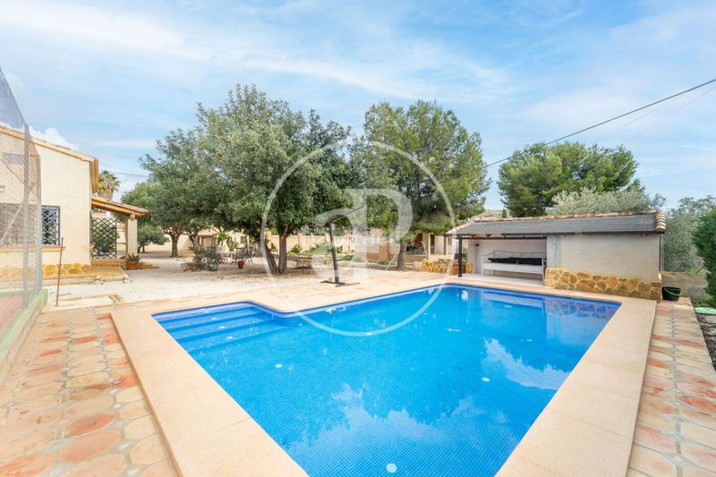 Foto 38c95924-4e31-43f4-88ee-dd6d58bf7d5e. Casa chalet independiente en venta en Busot