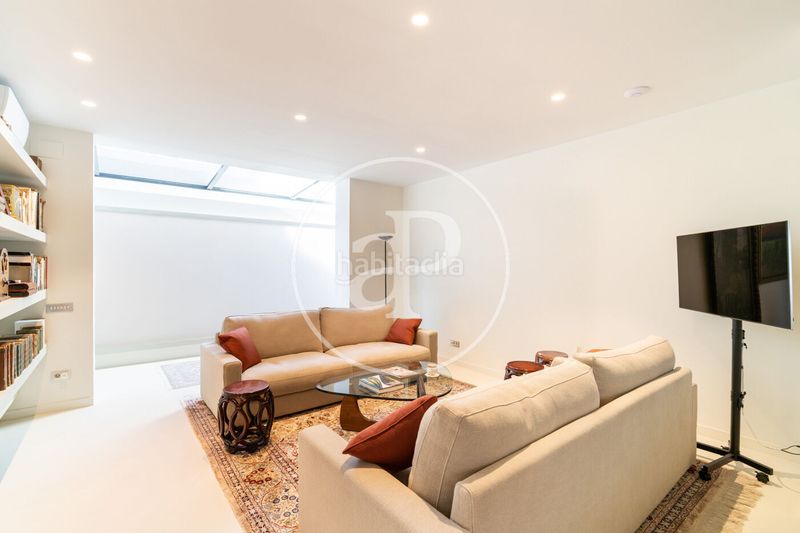 Foto a67bd71a-9e4c-4b85-b55e-d93852af38ab. Casa amb calefacció aparcament a Sant Gervasi - Bonanova Barcelona