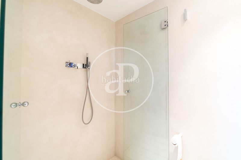 Foto aeab4c64-89b5-4611-bf6a-ade7427c4ed2. Casa amb calefacció aparcament a Sant Gervasi - Bonanova Barcelona