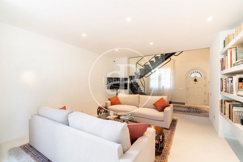 Foto efa7c127-b1f0-408a-8275-7fff7ca89271. Casa amb calefacció aparcament a Sant Gervasi - Bonanova Barcelona