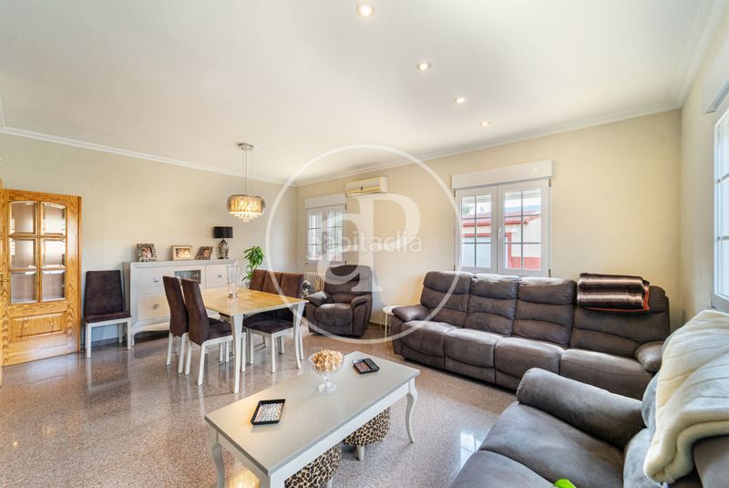 Foto 485e2818-0d81-4309-adf2-b00fb2f3398b. Casa amb calefacció aparcament piscina a Centre-Zona Alta Alcoi