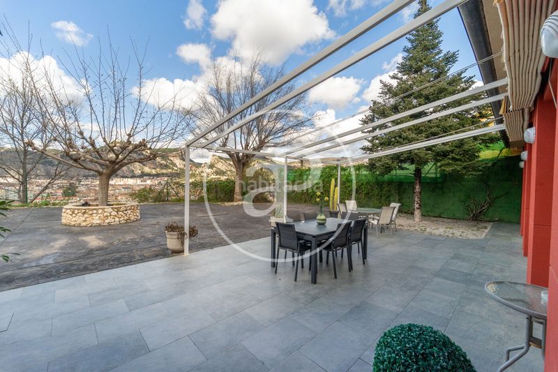 Foto 772c1ef6-ea86-4c58-8db1-37a2b3fde49d. Casa amb calefacció aparcament piscina a Centre-Zona Alta Alcoi