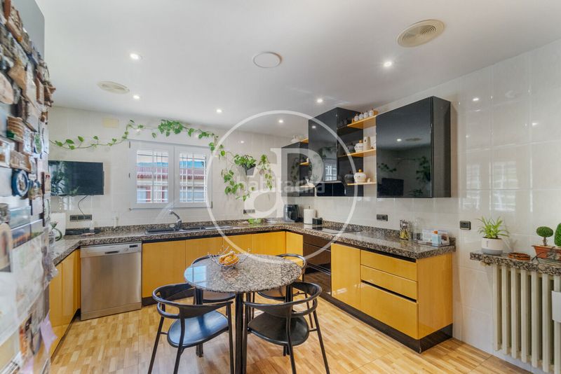 Foto 7a09e9fc-efd6-4b30-8e38-6fa4a3d38c76. Casa amb calefacció aparcament piscina a Centre-Zona Alta Alcoi