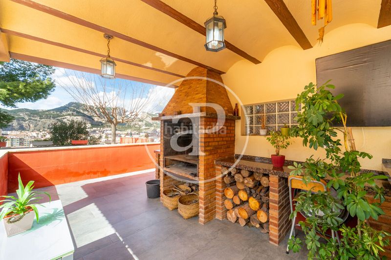 Foto 818c0944-719f-4bd0-adb2-b54c82bfbc7c. Casa amb calefacció aparcament piscina a Centre-Zona Alta Alcoi