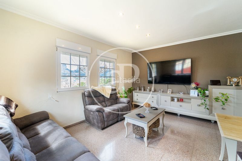 Foto ca603cf5-e1b6-46cc-927b-a81d097208df. Casa amb calefacció aparcament piscina a Centre-Zona Alta Alcoi