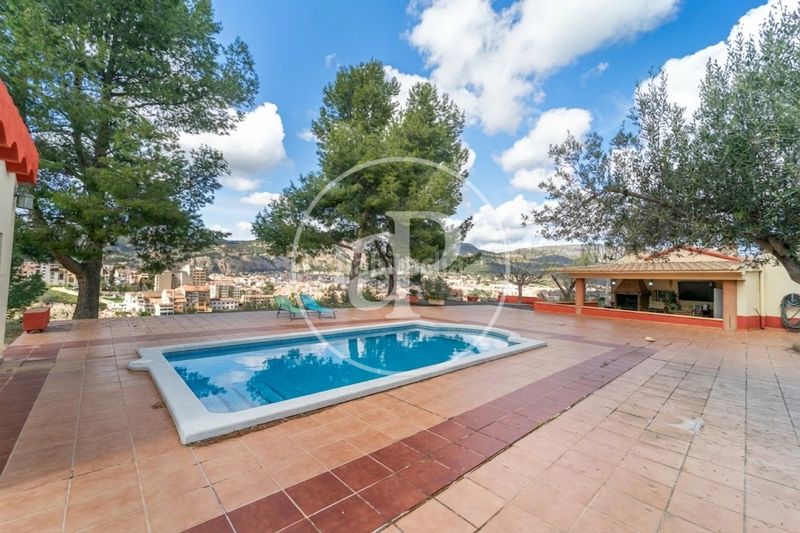 Foto d839a05f-ac88-4835-ac24-62b3011f0233. Casa amb calefacció aparcament piscina a Centre-Zona Alta Alcoi