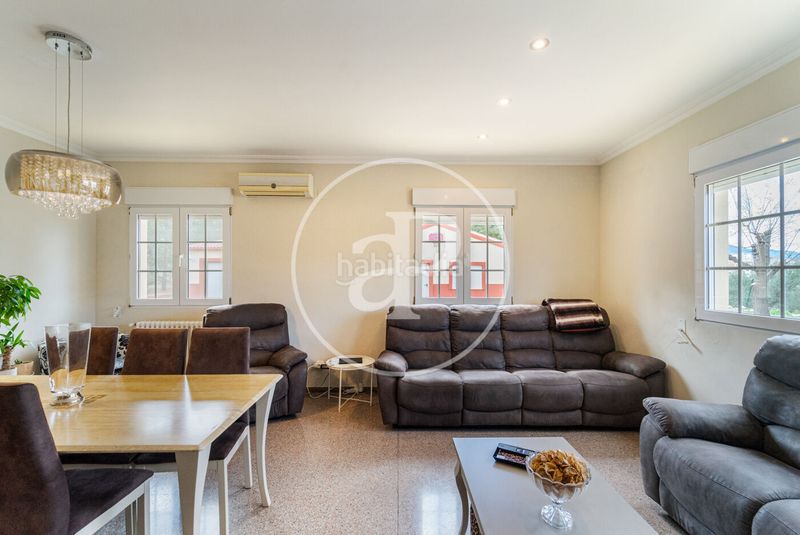 Foto f3e9098b-e892-4920-bd4e-30ec05e286d7. Casa amb calefacció aparcament piscina a Centre-Zona Alta Alcoi