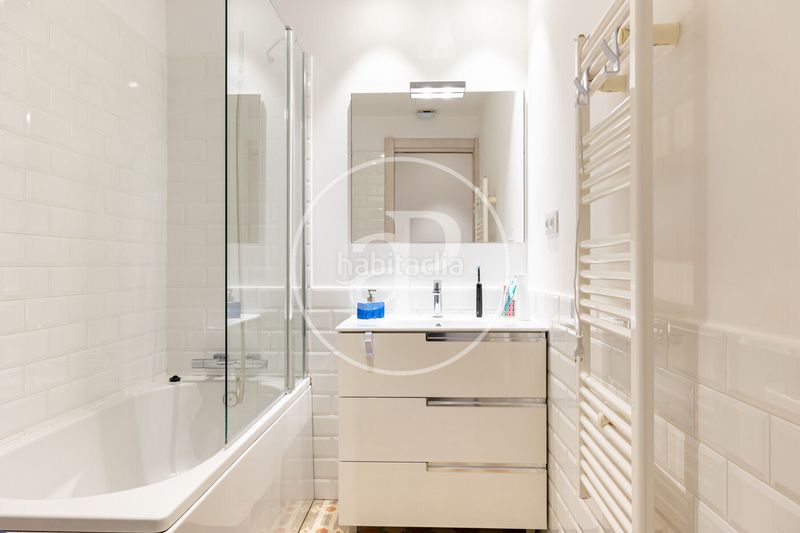 Foto c395bc07-53d2-48b3-9f05-0db6136c4d4f. Pis amb calefacció a Dreta de l´Eixample Barcelona