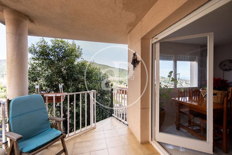 Foto b6215618-3308-44b2-8427-b16c7e2f47a1. Casa adossada amb calefacció aparcament a Teià