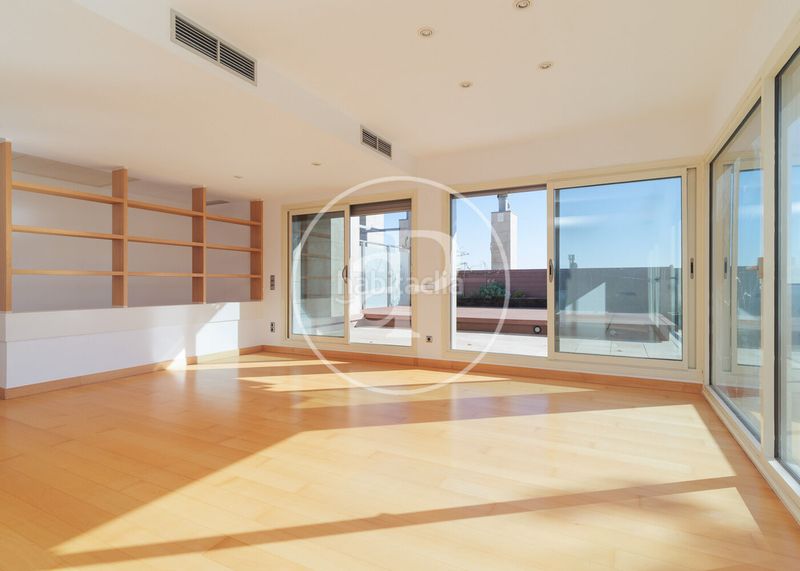 Foto 2fd1eeb4-4568-4e23-98e5-e4a2627b4384. Àtic amb calefacció aparcament piscina a Sant Gervasi - Bonanova Barcelona