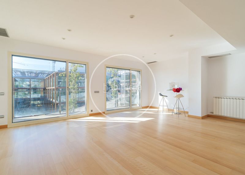 Foto ab8d132b-b70a-4343-b719-9a8f52ef53c0. Àtic amb calefacció aparcament piscina a Sant Gervasi - Bonanova Barcelona