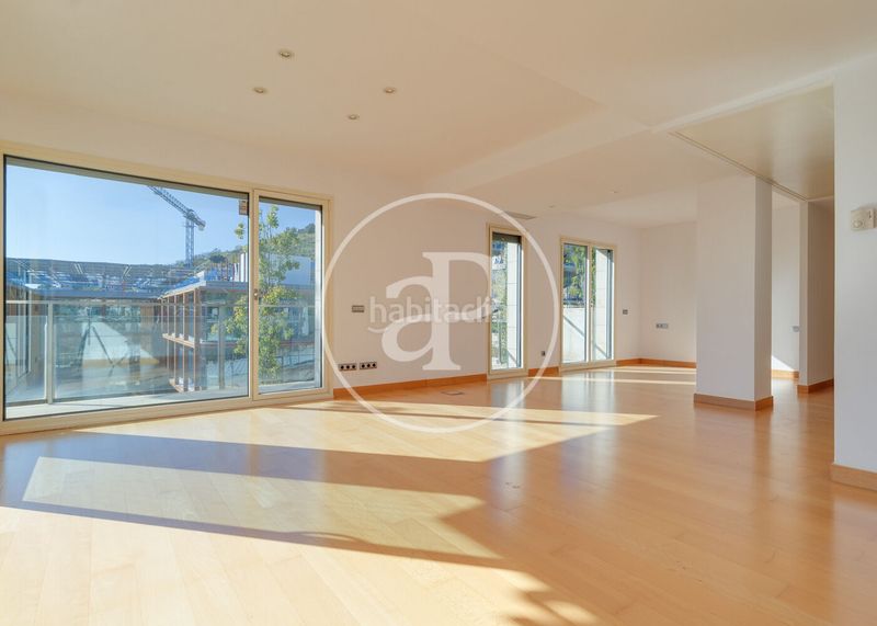 Foto fd9e765c-3736-40de-b11d-ceca52d385c2. Àtic amb calefacció aparcament piscina a Sant Gervasi - Bonanova Barcelona